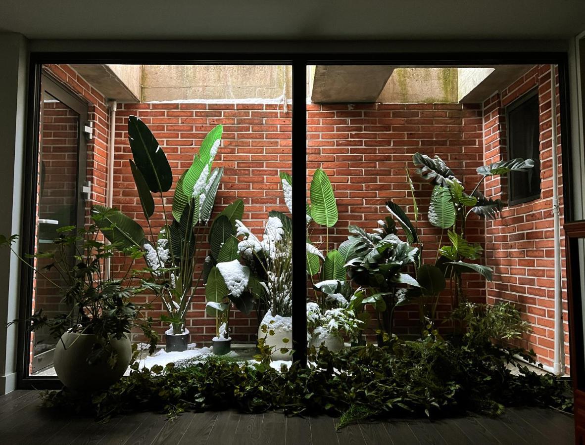 Hhzib, Homestay On A Hill In The Heart Of Seoul - 'Best Seoul Stay 2024' By Seoul Bagian luar foto